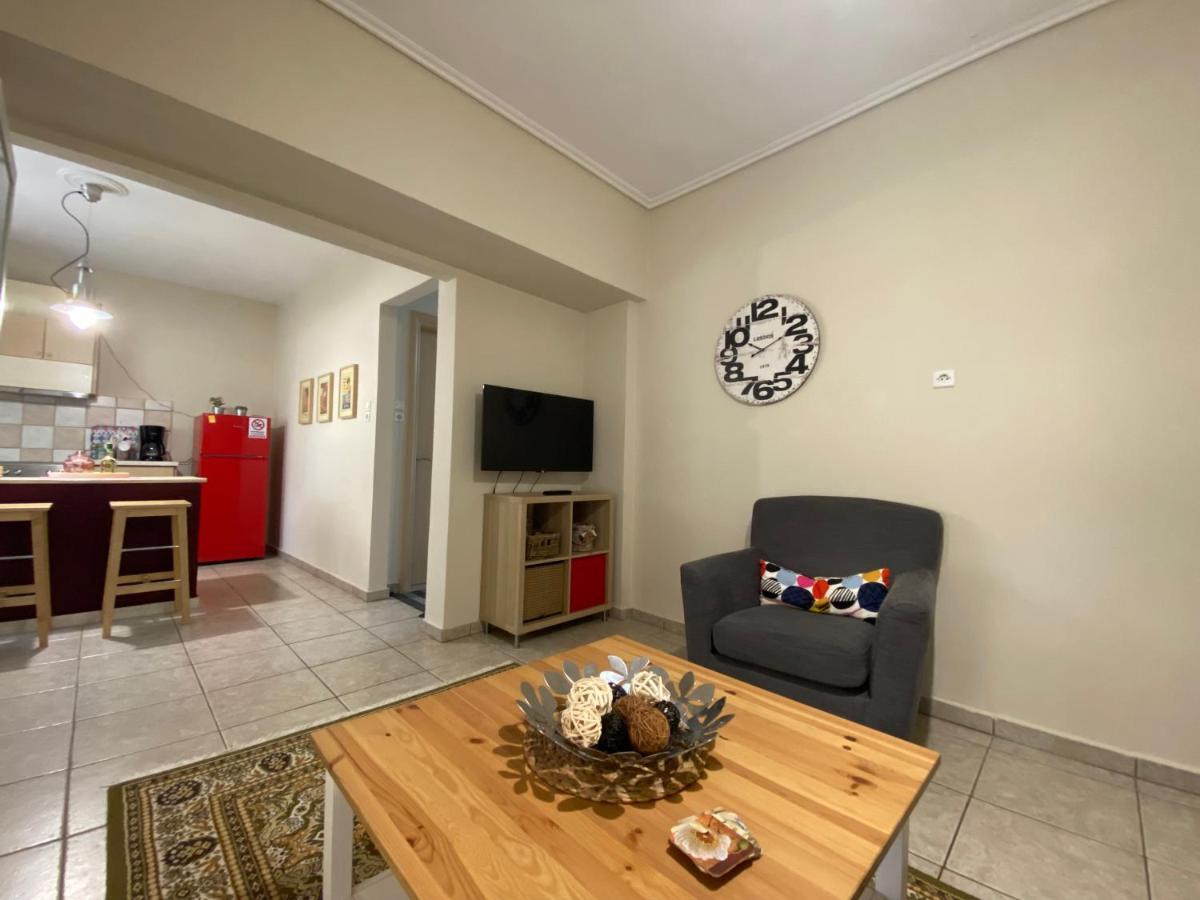 Cozy And Quiet Mini City Apartment Trikala  Bagian luar foto